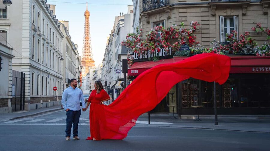 Paris: Eiffel Tower Flying-Dress Photoshoot jonadress - Who should book this experience?