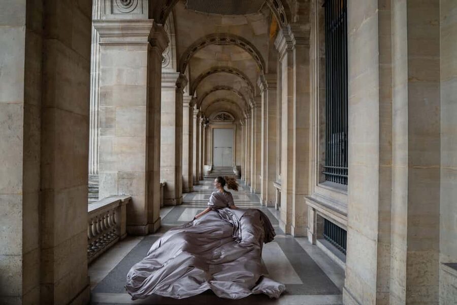 Paris: Eiffel Tower Flying-Dress Photoshoot jonadress - Dress choices, changing, and comfort