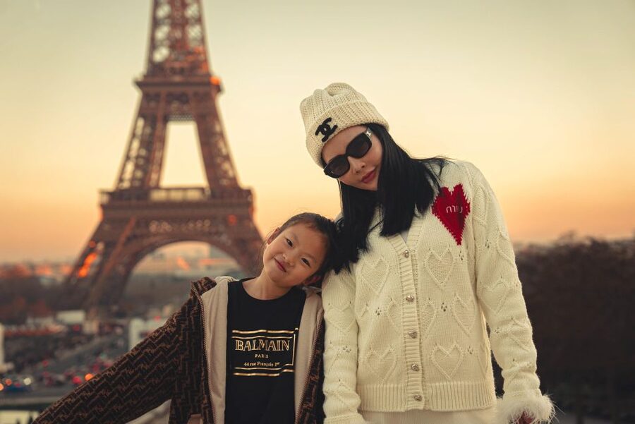 Paris: Eiffel Tower & Louvre Photoshoot (High End Edits) - High-end edits, galleries, and delivery time