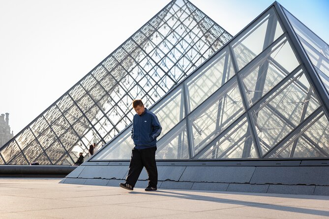 Paris: Eiffel Tower or Louvre Photoshoot - Best Spots - The photographer matters more than the pose