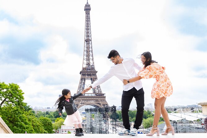 Paris: Eiffel Tower or Louvre Photoshoot - Best Spots - Using the Louvre without entering the museum