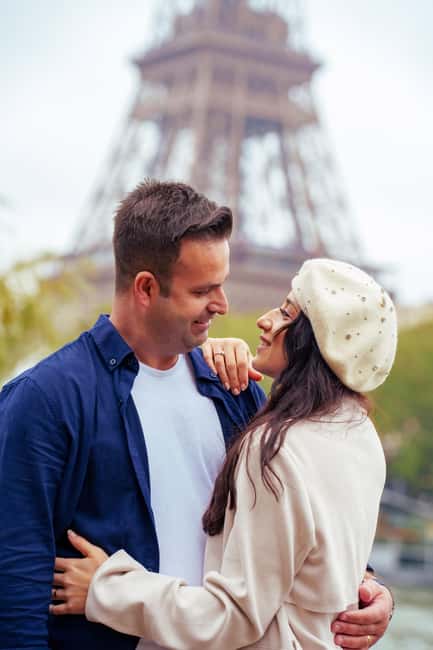 Paris: Eiffel Tower Photoshoot with a Professional - Meeting the photographer beneath the Eiffel Tower