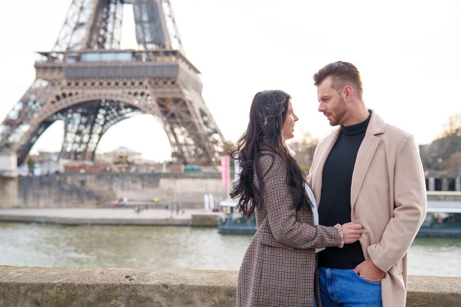 Paris: Eiffel Tower Photoshoot with a Professional - Editing that keeps the photographs looking like you