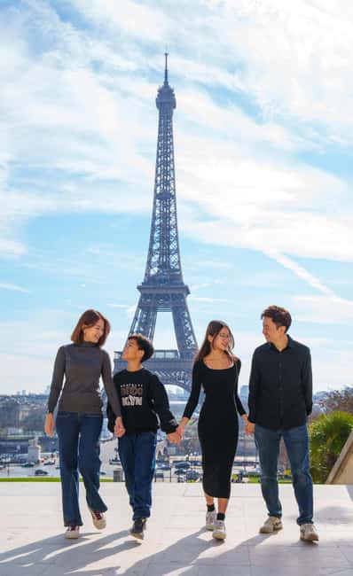 Paris: Eiffel Tower Photoshoot with a Professional - What the $29 price really offers