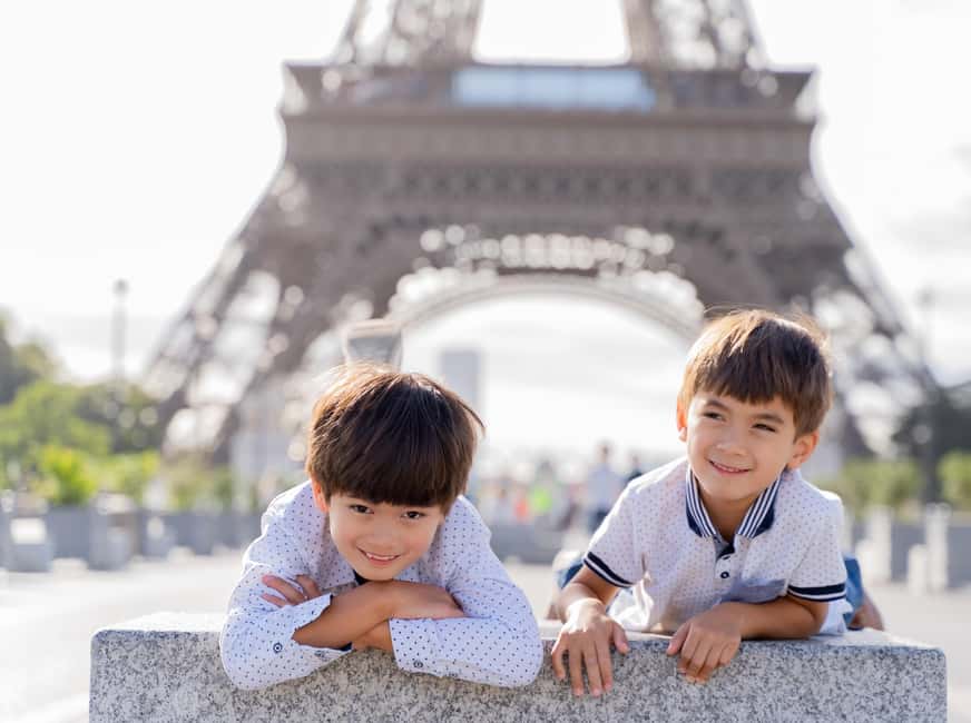 Paris: Eiffel Tower Premium Photoshoot - Choosing between 15 minutes and one hour