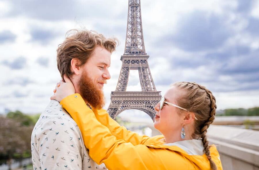 Paris: Eiffel Tower Premium Photoshoot - Eiffel Tower, Louvre, and other location choices