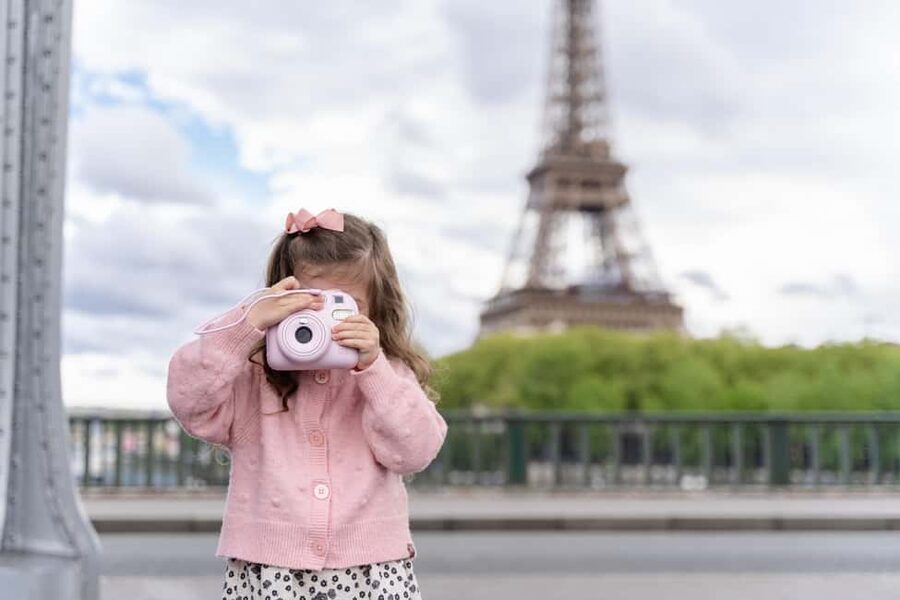 Paris: Eiffel Tower Premium Photoshoot - Editing, photo selection, and delivery