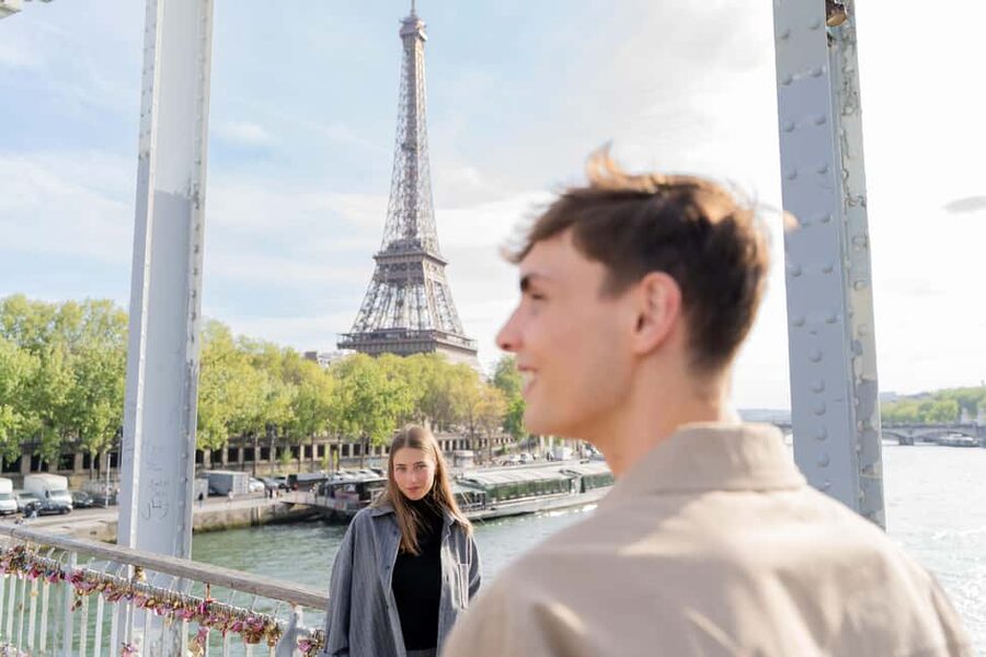 Paris: Eiffel Tower Premium Photoshoot - Who will get the most from this experience