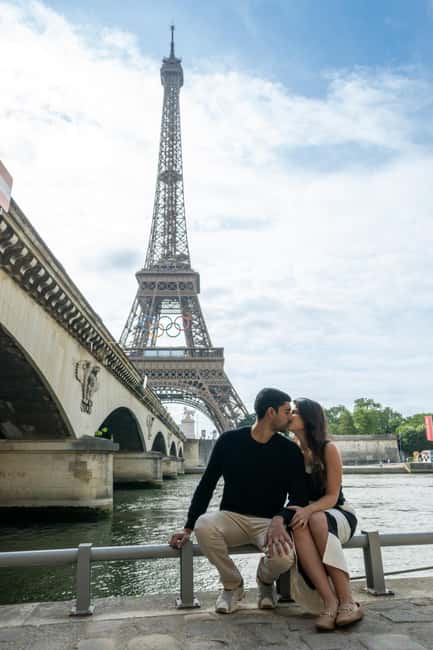 Paris: Eiffel Tower Private Professional Photoshoot - What the photographer adds for nervous subjects