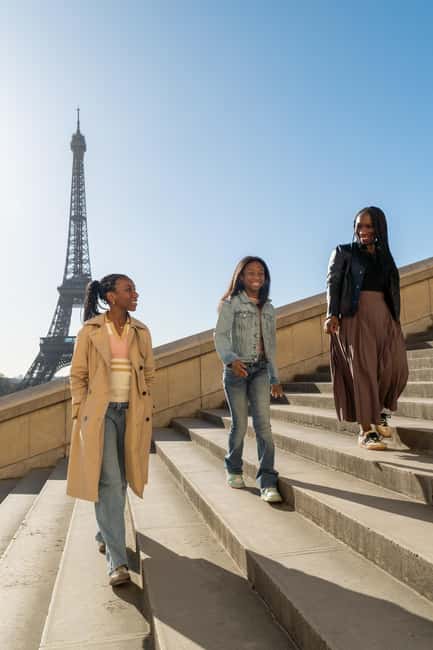 Paris: Eiffel Tower Private Professional Photoshoot - The 25 edited images and original files