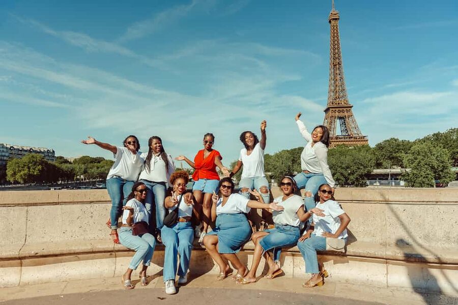 Paris: Eiffel Tower Street Photoshoot - Key points to know before booking