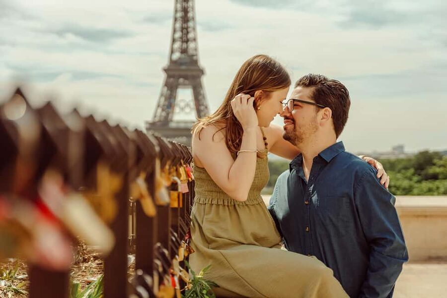 Paris: Eiffel Tower Street Photoshoot - The Eiffel Tower photo stop and the art of posing