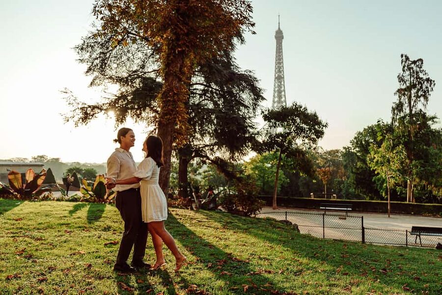 Paris: Eiffel Tower Street Photoshoot - From Chaillot toward the Louvre