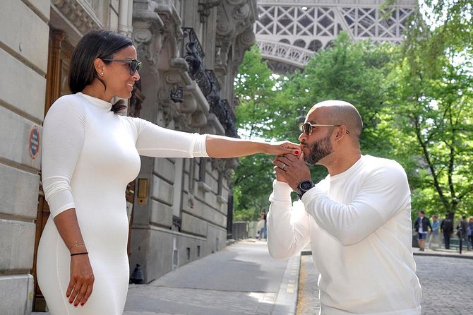 Paris Engagement Proposal Private Walking Tour with Professional Photographer - Weather, comfort, and the limits of outdoor photography