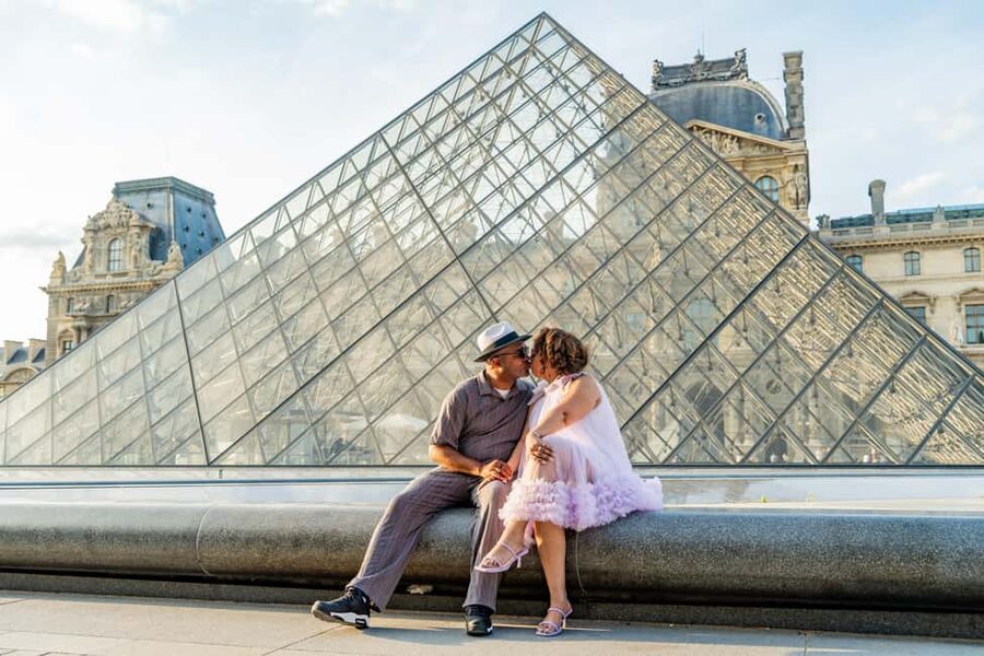 Paris: Louvre Photo Shoot - Candid moments, family portraits, and solo photographs