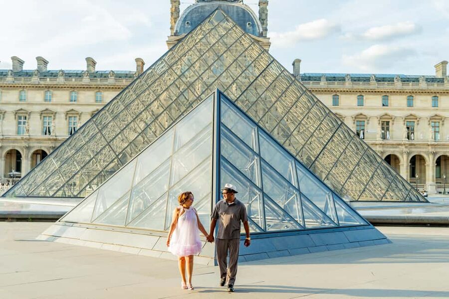 Paris: Louvre Photo Shoot - What you receive after the camera stops