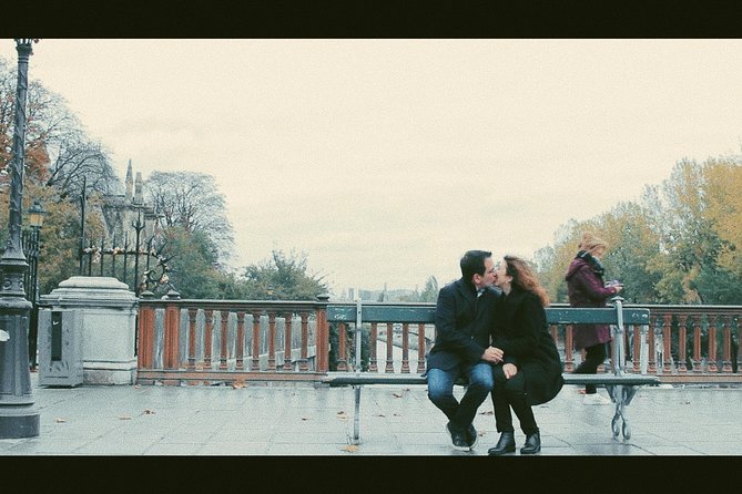 Paris Photo Shoot with Professional Photographer - Pont de Bir-Hakeim and the value of variety
