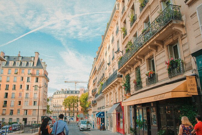 Paris Photography Tour - Self Guided Tour of Paris' Top Instagram Spots - The Seine quays, old books, maps, and art
