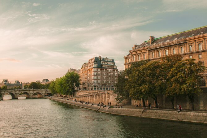 Paris Photography Tour - Self Guided Tour of Paris' Top Instagram Spots - Hôtel de Ville, a lively finish in central Paris