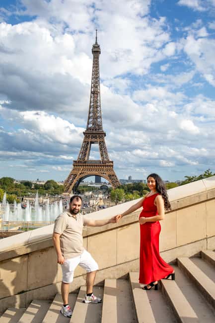 Paris: Photoshoot Around Eiffel Tower with 55 Edited Photos - Posing help for people who hate cameras