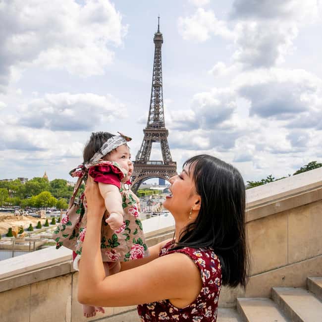 Paris: Photoshoot Around Eiffel Tower with 55 Edited Photos - Local advice beyond the camera