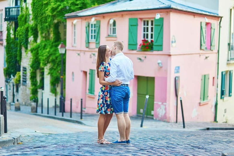 Paris: Private Montmartre Photoshoot with Parisian Charm - Key points at a glance