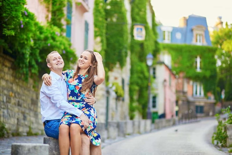Paris: Private Montmartre Photoshoot with Parisian Charm - Why Montmartre works so well for portraits