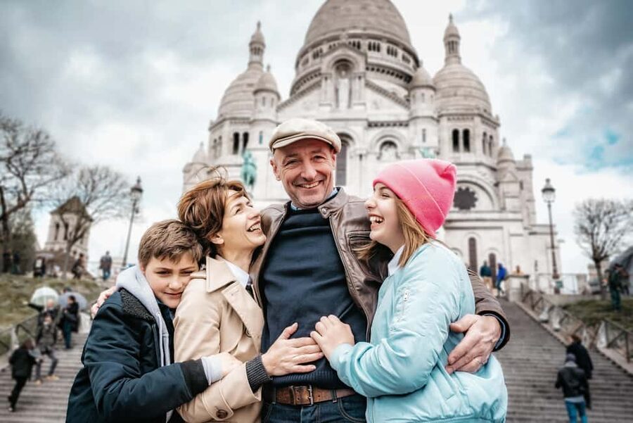 Paris: Private Montmartre Photoshoot with Parisian Charm - Choosing 30, 60, or 90 minutes