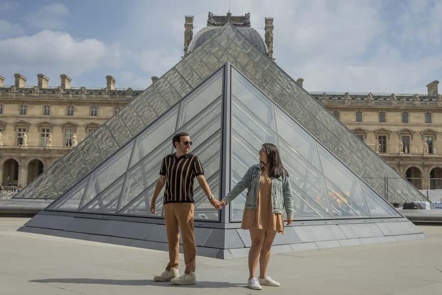 Paris: Private Photoshoot Outside the Louvre Museum - Why a Louvre photoshoot can be worth your time