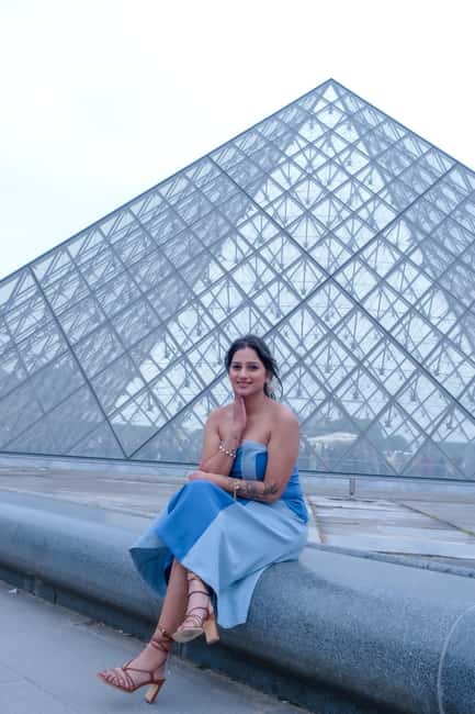 Paris: Private Photoshoot Outside the Louvre Museum - Getting the best photos outside the Louvre
