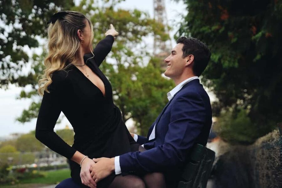 Paris: Professional Photoshoot by the Eiffel Tower - Key points at a glance