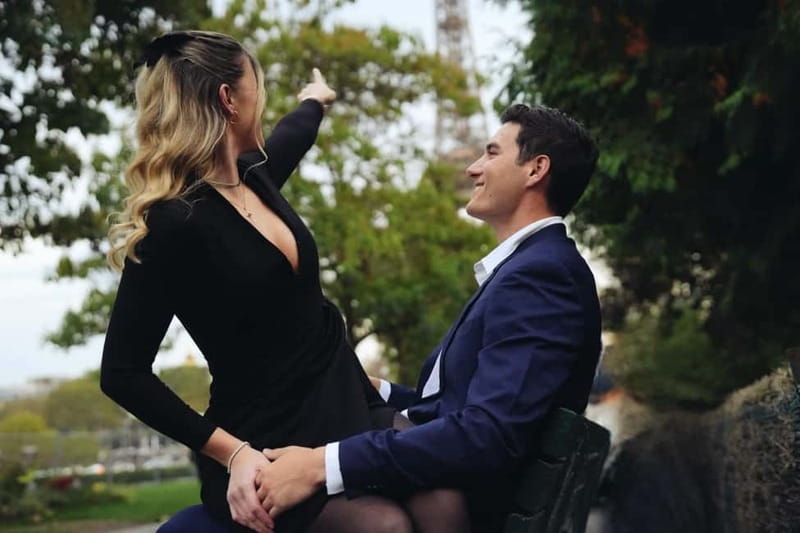 Paris: Professional Photoshoot by the Eiffel Tower - What this Eiffel Tower photoshoot is really like