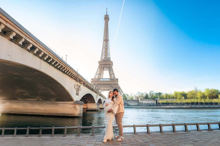 Paris: Professional Photoshoot with the Eiffel Tower - Photo quality and the 48-hour delivery