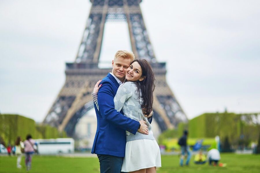 Paris: Romantic Photoshoot for Couples - Should you book this Eiffel Tower photoshoot?