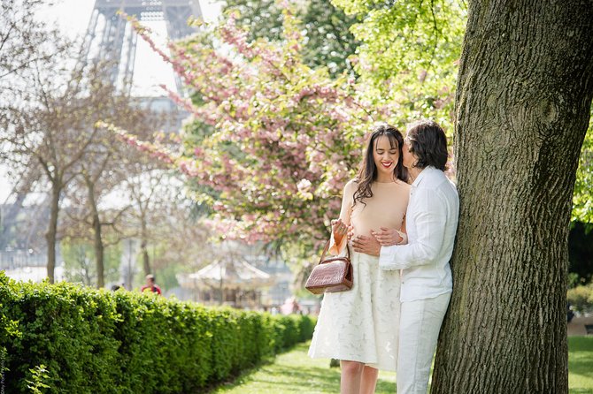 Parisian Life Style Private Photo Shoot at Eiffel Tower - Communication before you meet