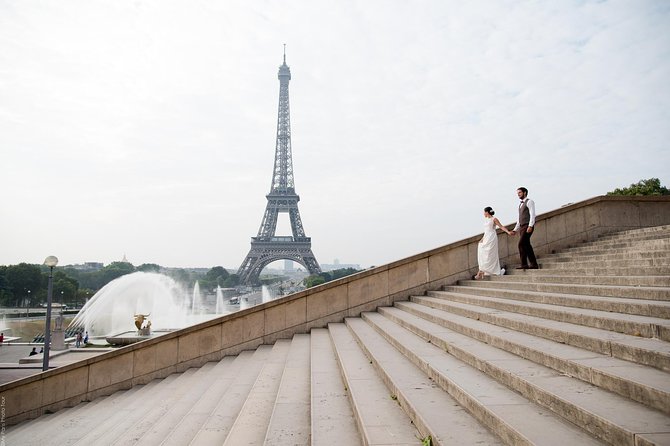 Parisian Life Style Private Photo Shoot at Eiffel Tower - Languages, group size, and practical limits