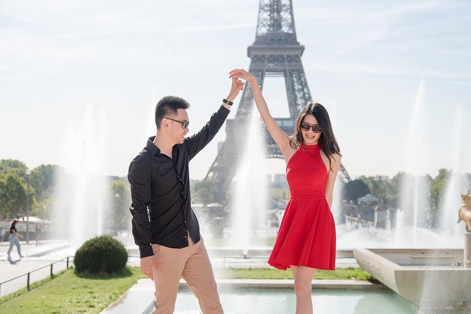 Parisian Life Style Private Photo Shoot at Eiffel Tower - Why posing help matters more than fancy equipment