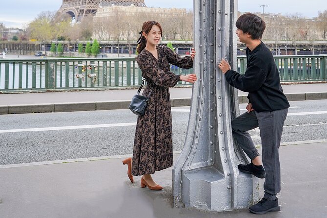 Photo Session in Paris - Photographer at the Eiffel Tower - Stop Three: gardens for a softer finish