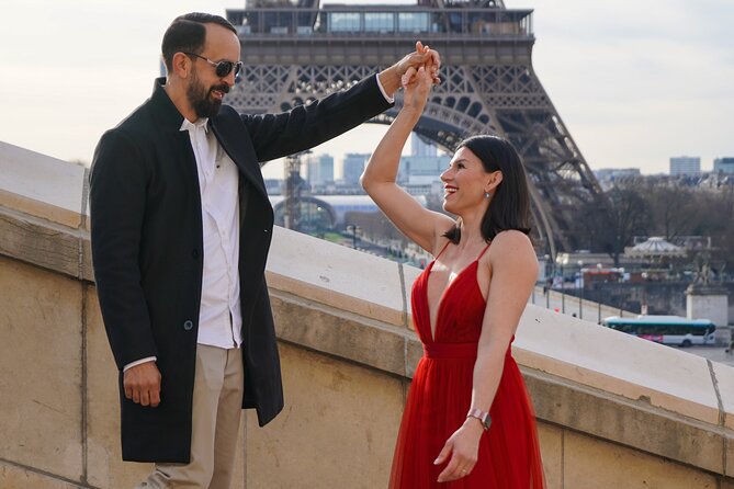 Photo Session in Paris - Photographer at the Eiffel Tower - Meeting at Musée de la Marine
