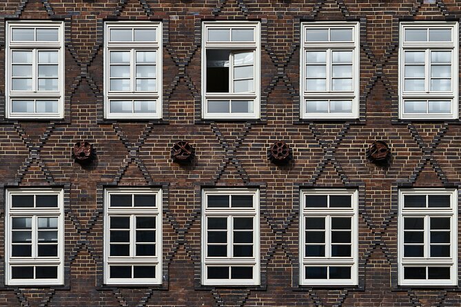 Photo Tour of Hamburg's UNESCO World Heritage Site - Evening timing, weather, and practical planning