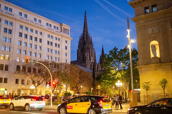 Photo Walking Tour Barcelona Cathedral Gothic Quarter El Born - Gothic Quarter details around Barcelona Cathedral