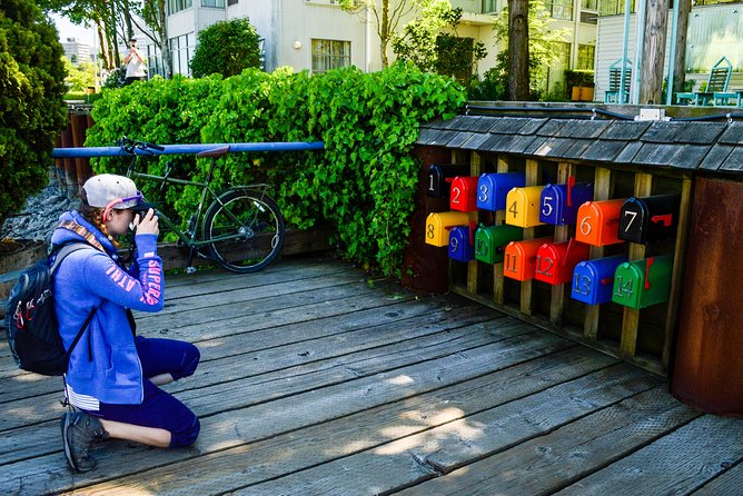 Photography & Hiking in Nature - Stanley Park combines Indigenous art and seawall views