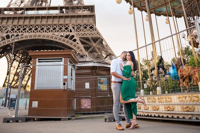 Photoshoot in Paris - Eiffel Tower - Posing Help Makes The Difference