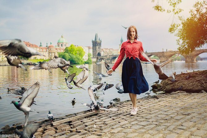 photoshoot in prague - Old Town Square: Prague’s grand opening frame