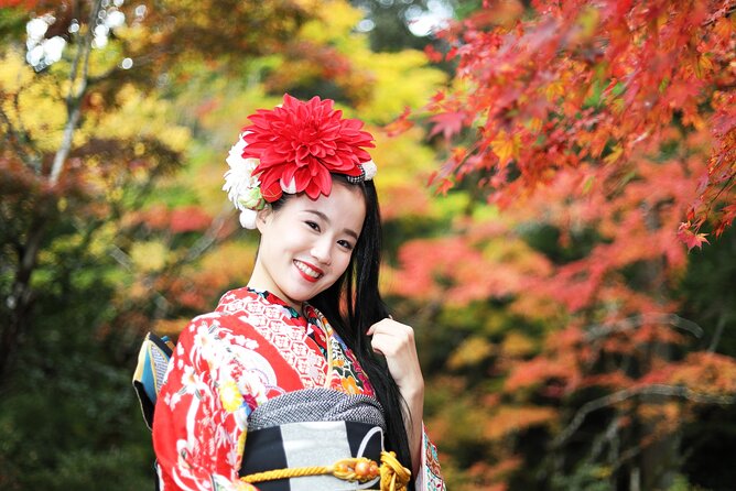 Photoshoot session by professional photographer in Kanazawa - Higashi Chaya: old wooden streets and kimono photographs