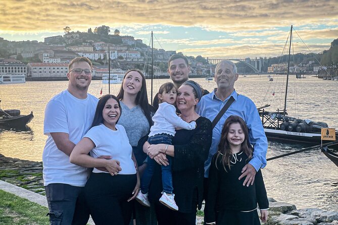 Photoshoot Session for Solo, Couples and Groups in Porto area - Porto’s river and quayside give the photographs context