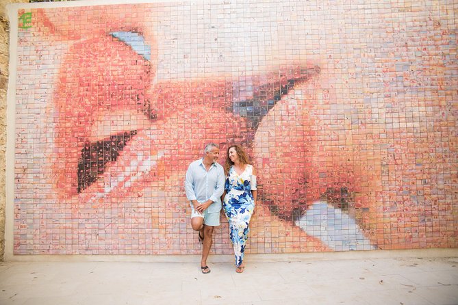 Photoshoot tour in Barcelona Secret Corners - Plaça d’Isidre Nonell and a quick change of mood