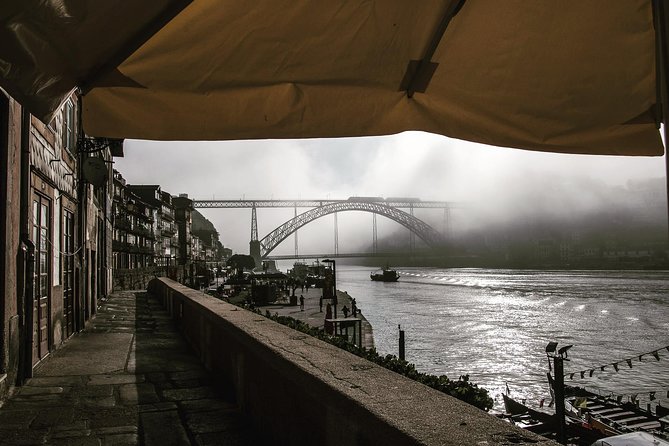 Porto 1/2 Day Walking Photo Tour & Portraits - Starting inside São Bento Railway Station