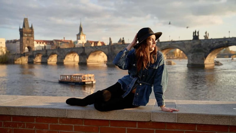 Prague: Private Professional Photoshoot - Starting at Charles Bridge