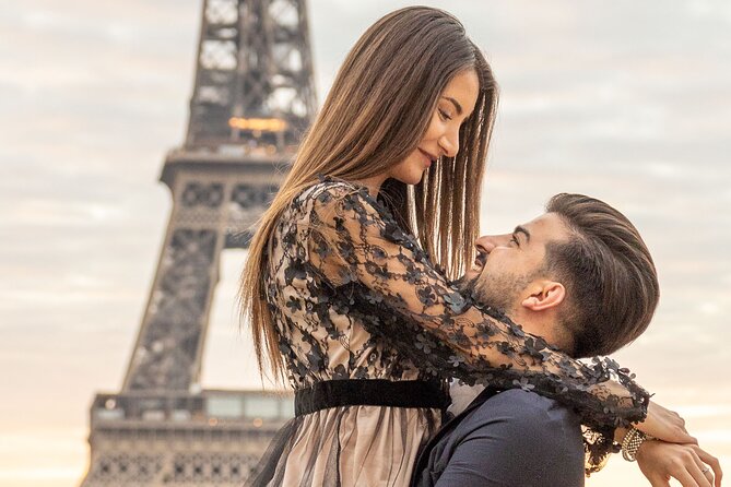 Private Guided Professional Photoshoot by the Eiffel Tower - Posing Help for Couples, Families, and Proposals